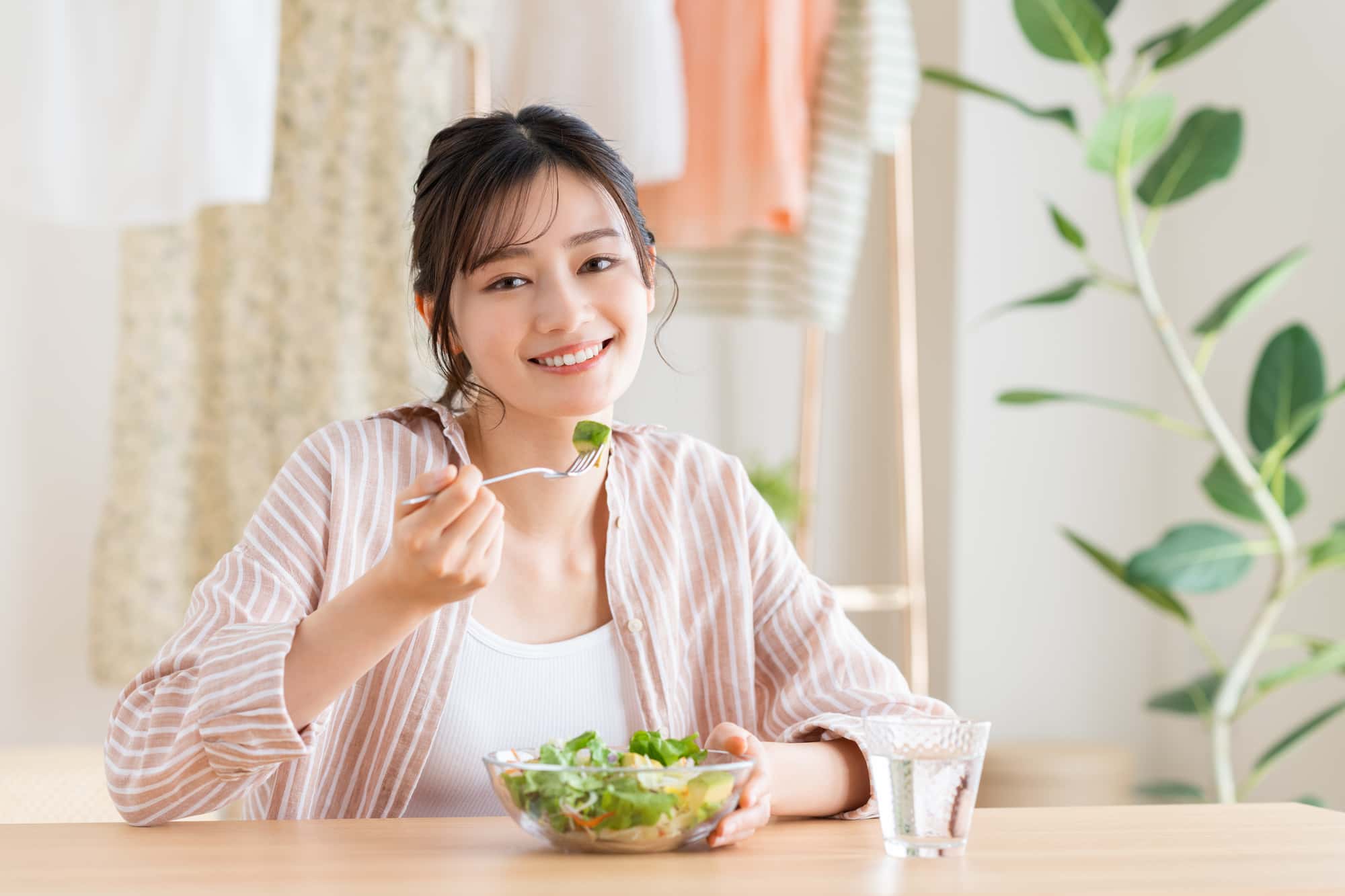 虫歯を治療して笑顔の女性