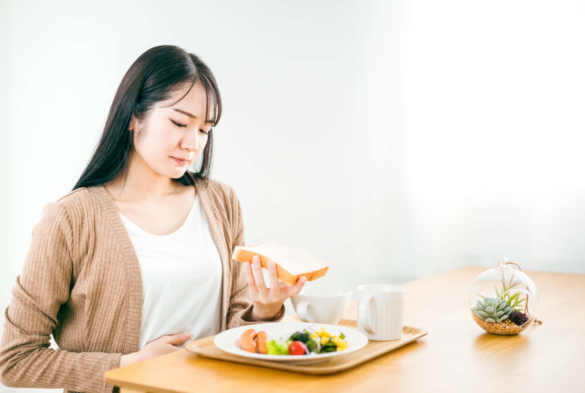 受け口を放置して食欲不振になった女性