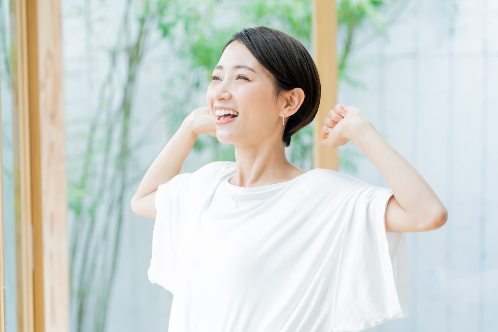 歯周病ケアをすることで糖尿病を予防して健康に過ごす女性