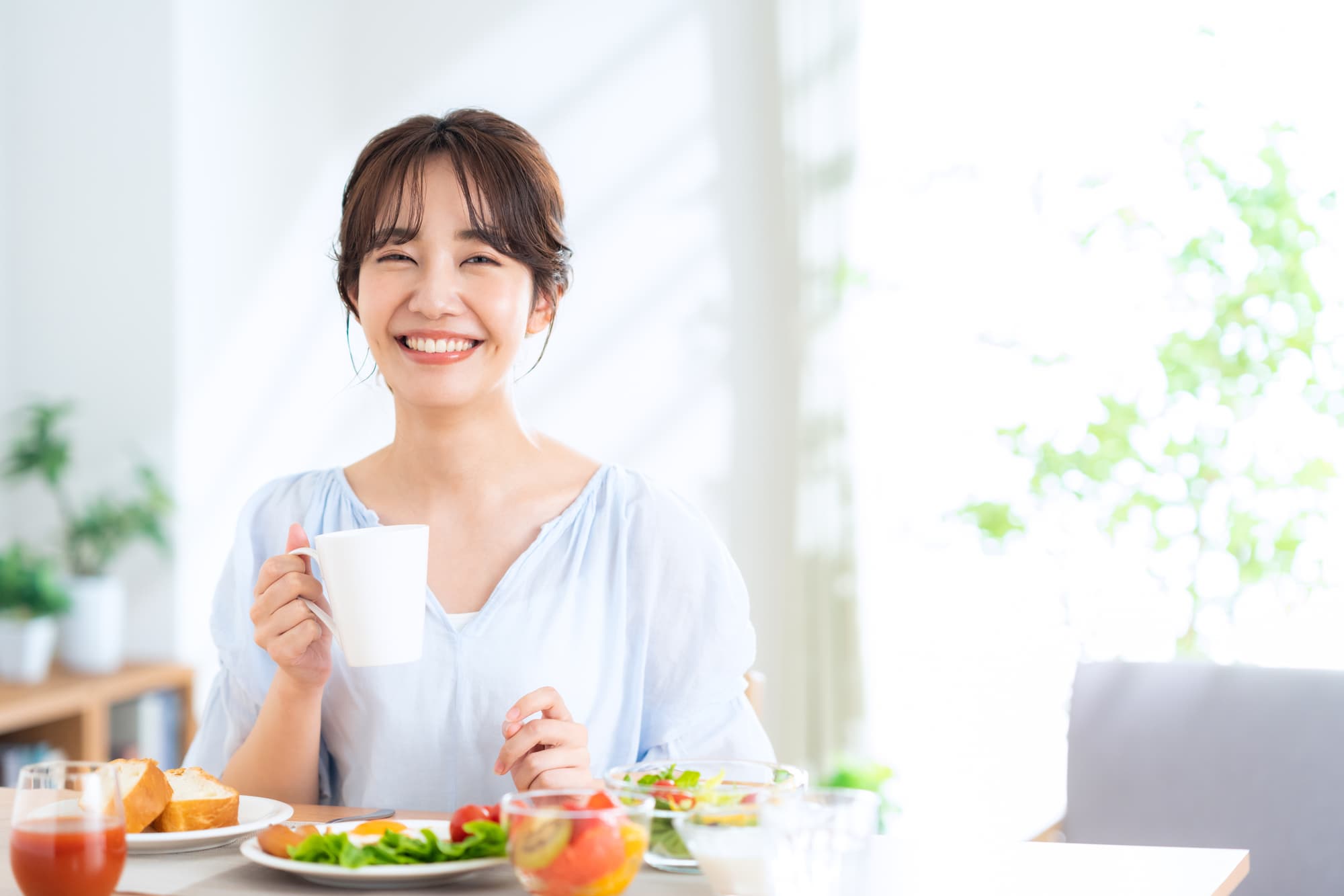 重度の虫歯を治療して食事を楽しめるようになった女性