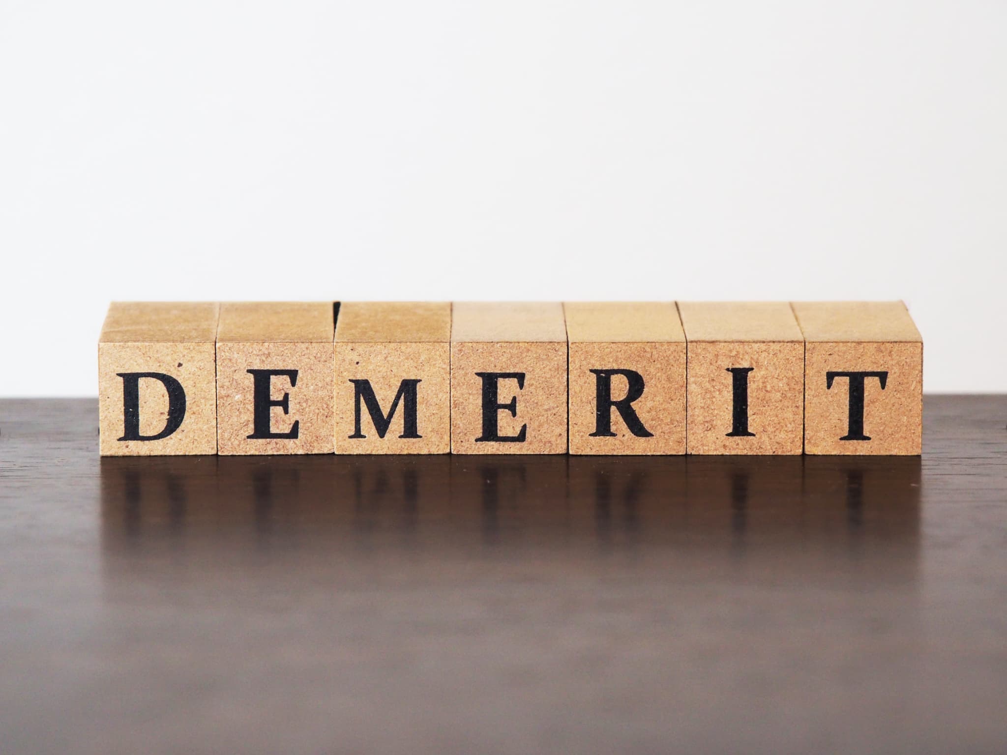 インビザライン矯正で抜歯をするデメリットのイメージ