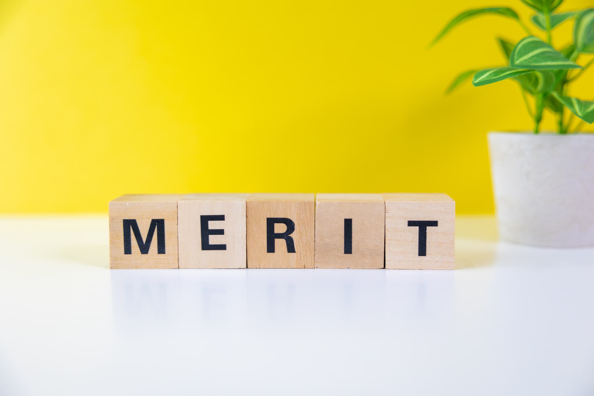 インビザライン矯正で抜歯をするメリットのイメージ