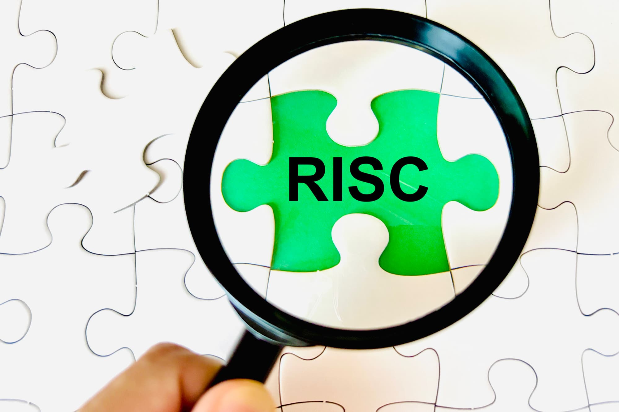 歯周病の進行を放置するリスクを調べるイメージ